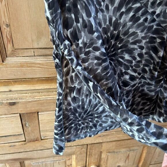 Ann Taylor Size 2 Blouse Layered Watercolor Floral Black Gray Short Sleeve Silk - Picture 13 of 14